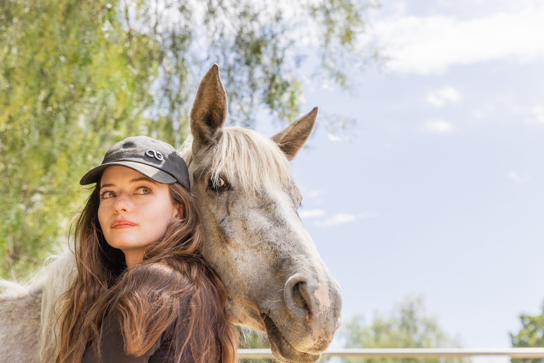 Mackenzie Foy with a horse